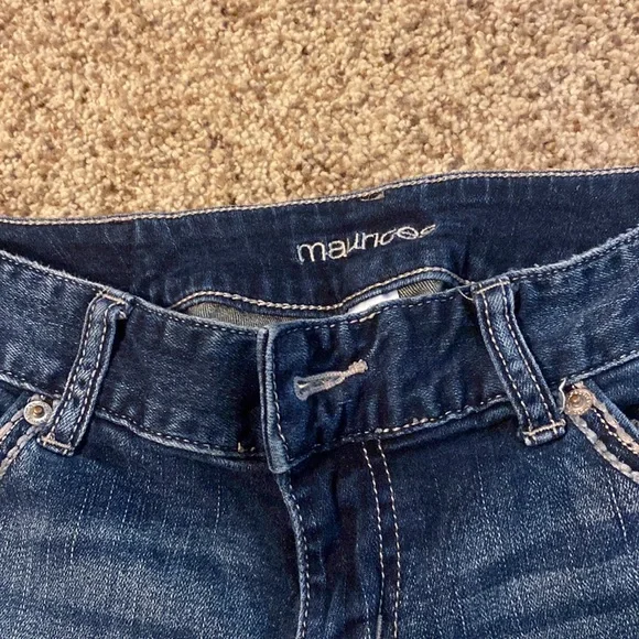Only worn once medium wash jeans - Picture 2 of 3